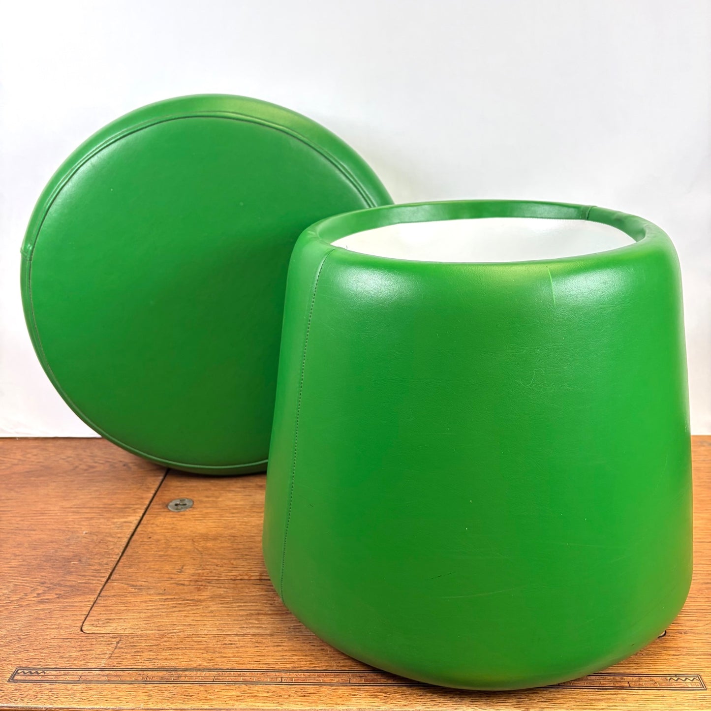Vintage groene poef met opbergruimte