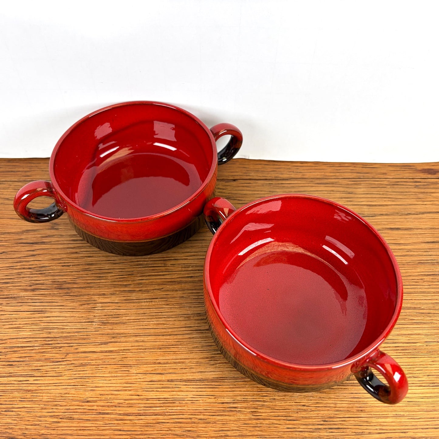 Vintage soepkommen rood bruin
