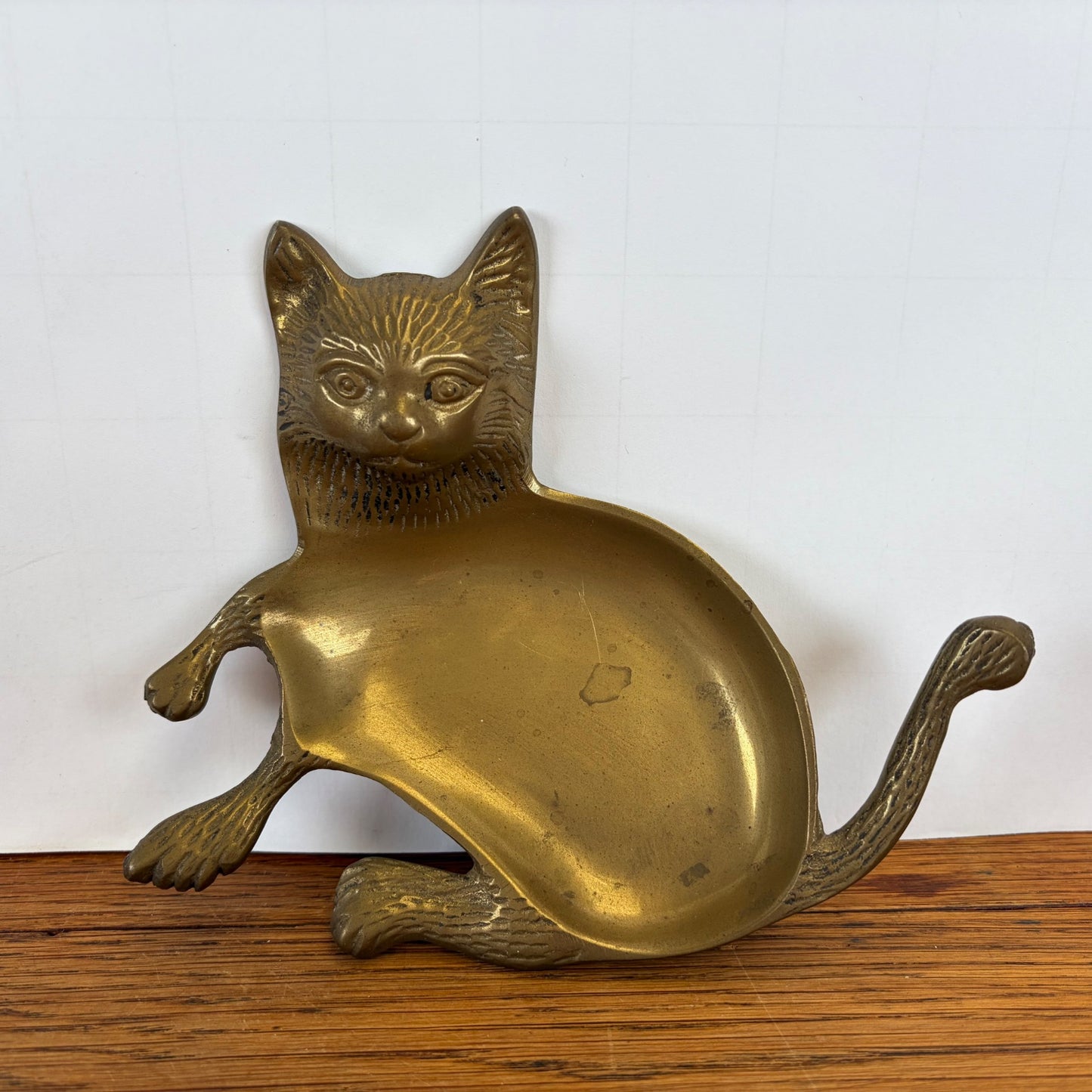 Vintage messing schaaltje liggende kat