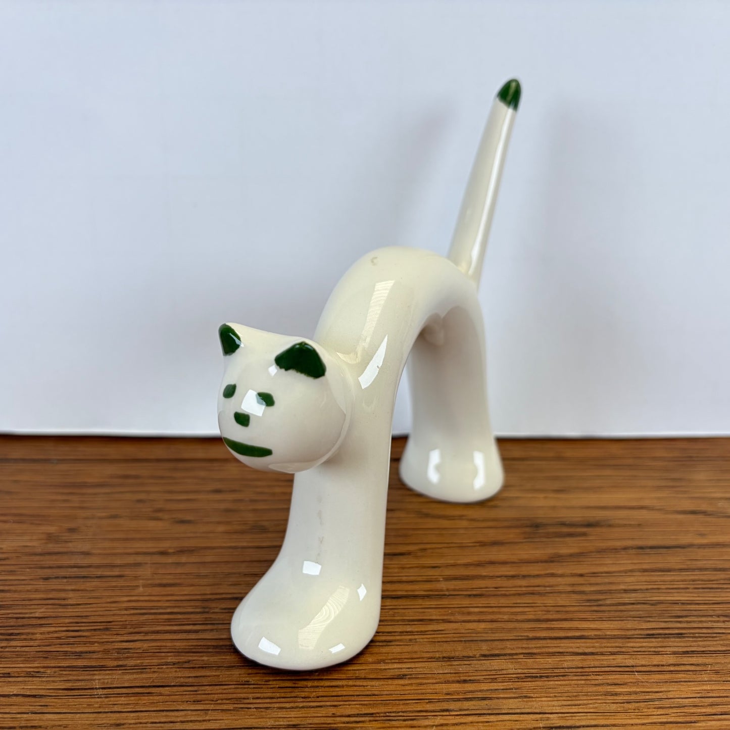 Vintage Naaman kat wit met groene accenten