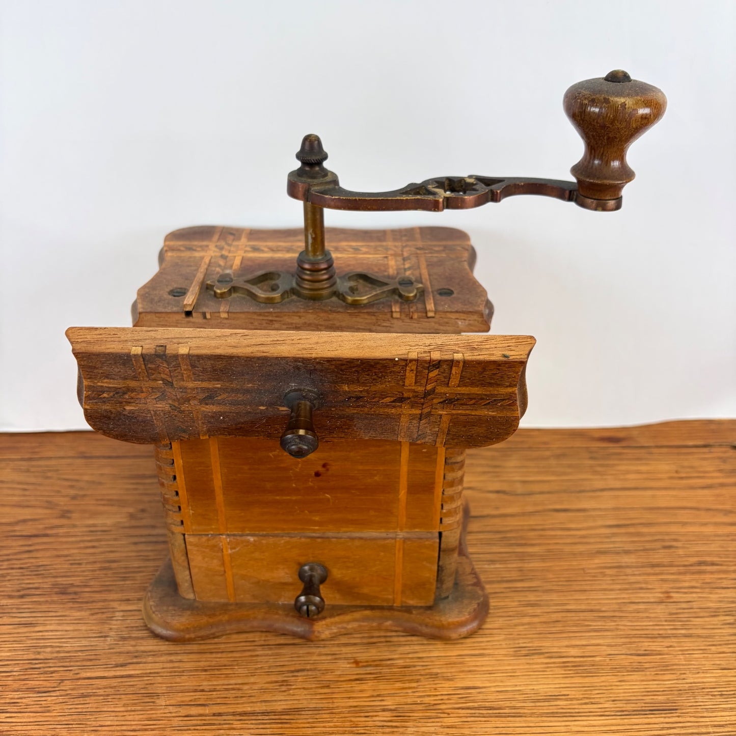 Vintage houten koffiemolen