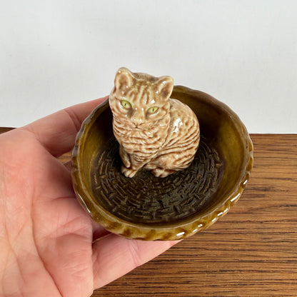 Vintage kat in mandje Wade England