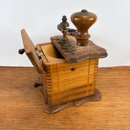 Vintage houten koffiemolen