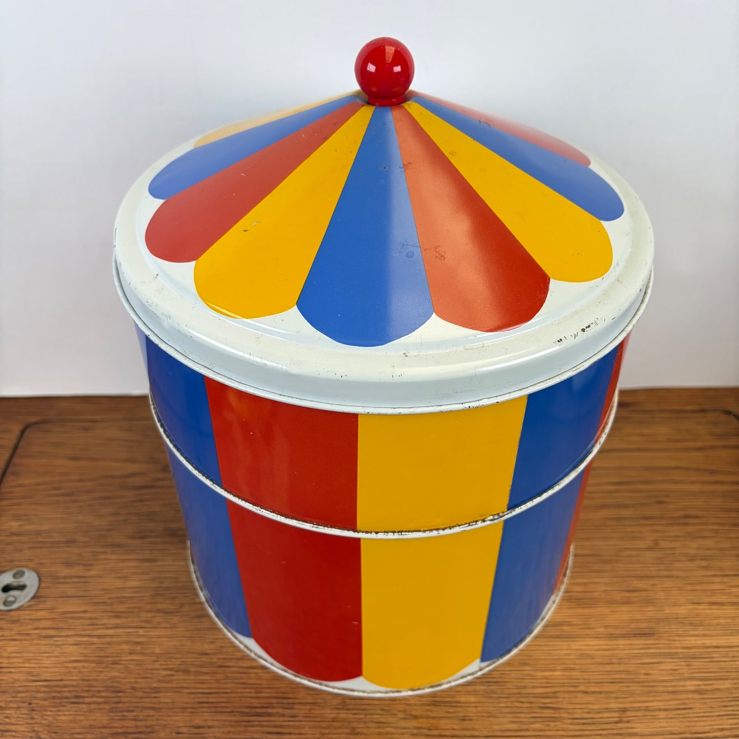 Vintage groot blik circustent rood geel blauw