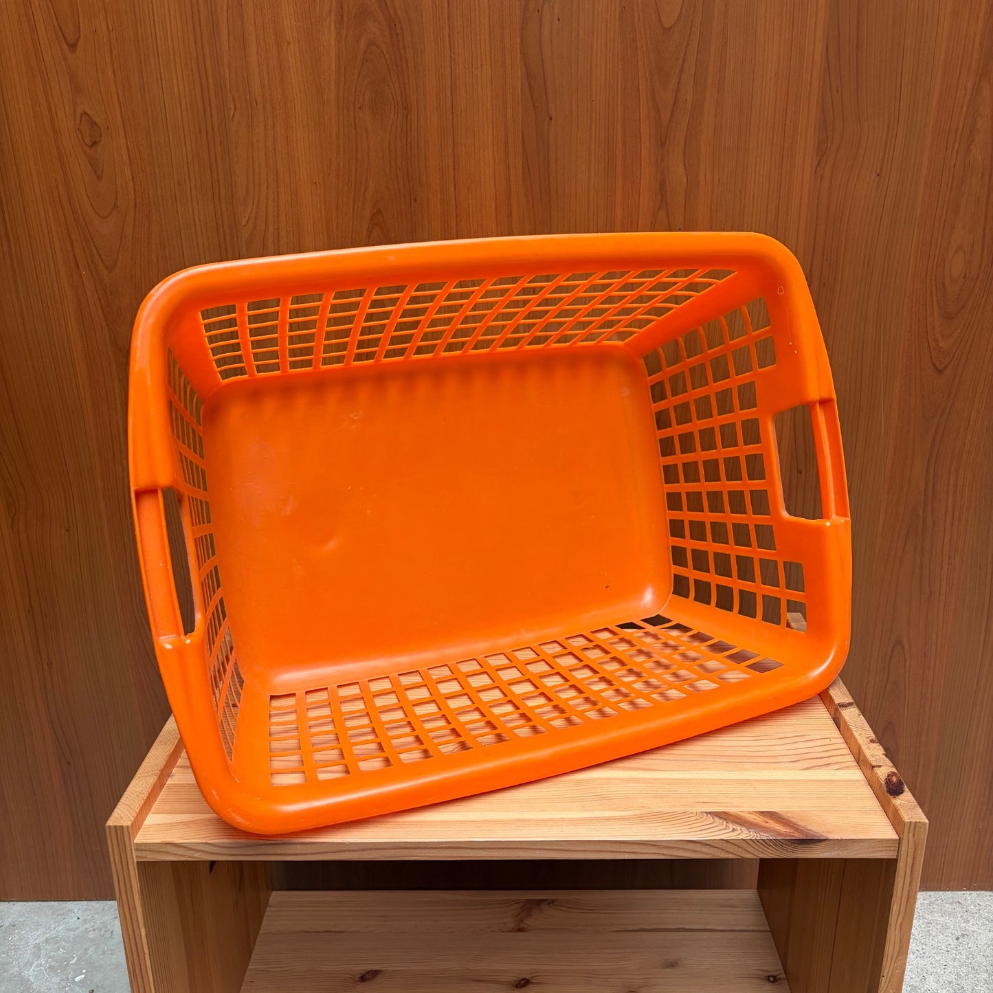 Vintage oranje plastic wasmand Curver