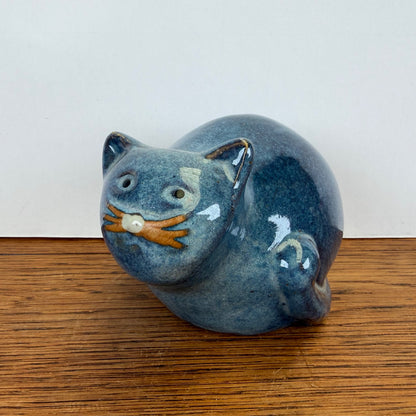 Vintage blauw geglazuurde keramieken kat