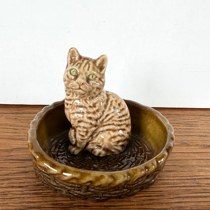 Vintage kat in mandje Wade England