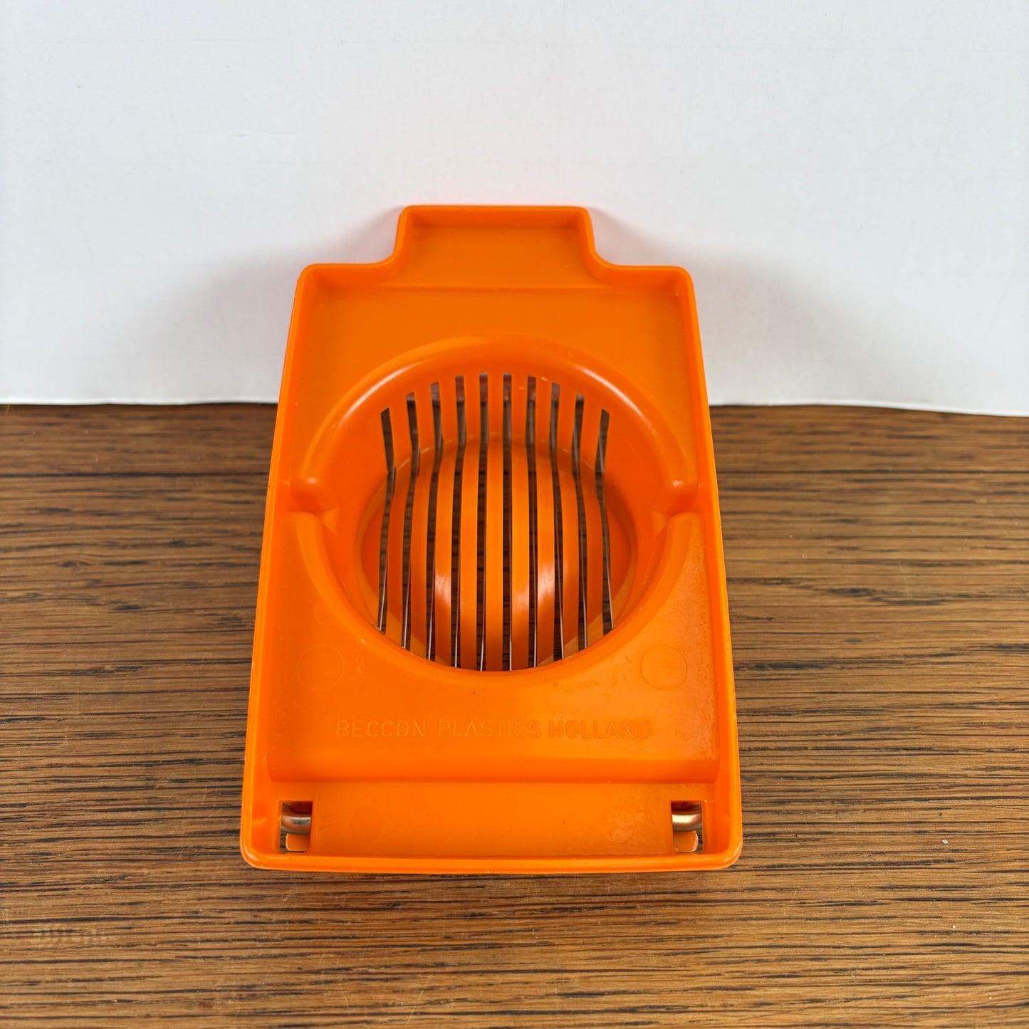 Vintage eiersnijder Beccon Plastics oranje