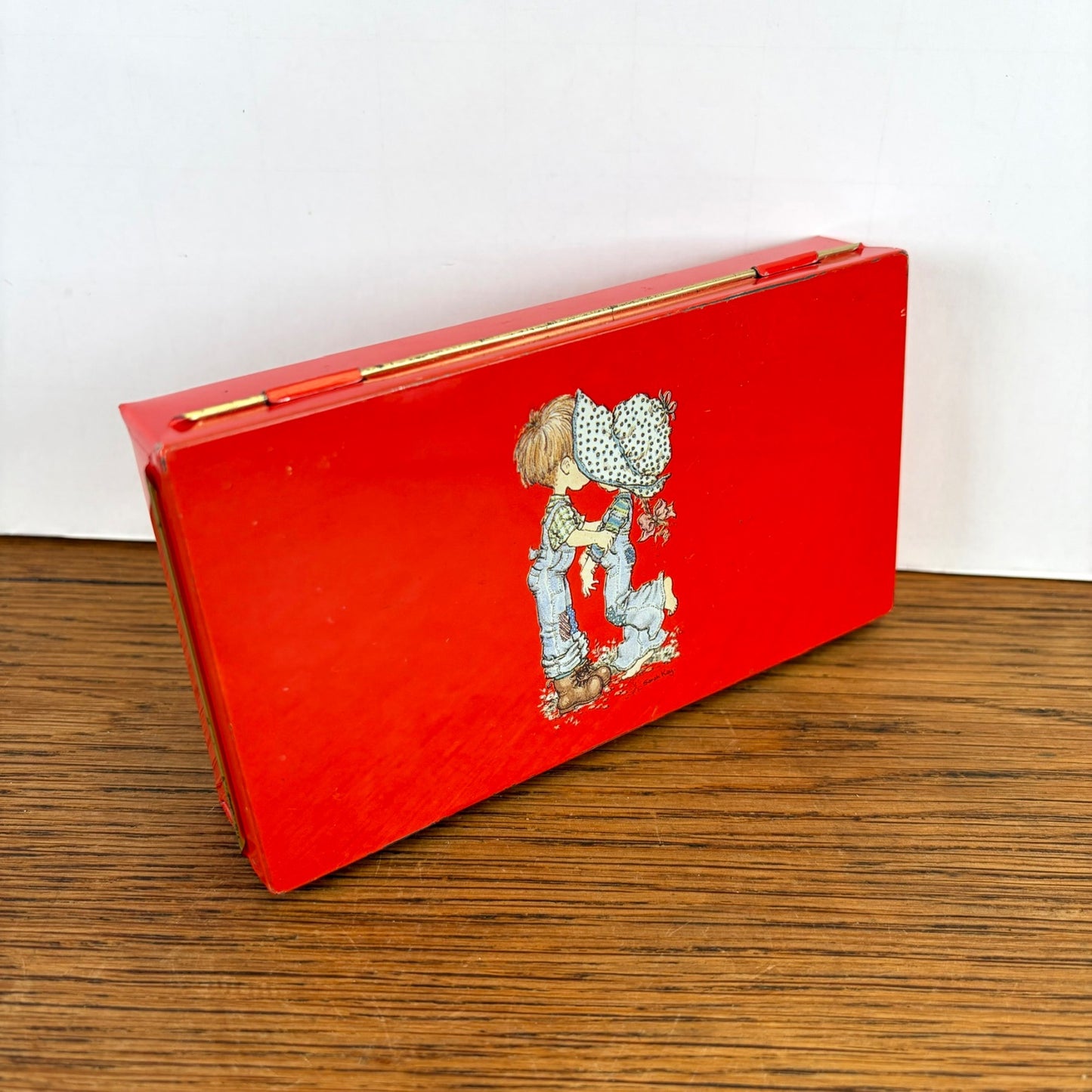 Vintage Sarah Kay blikje rood
