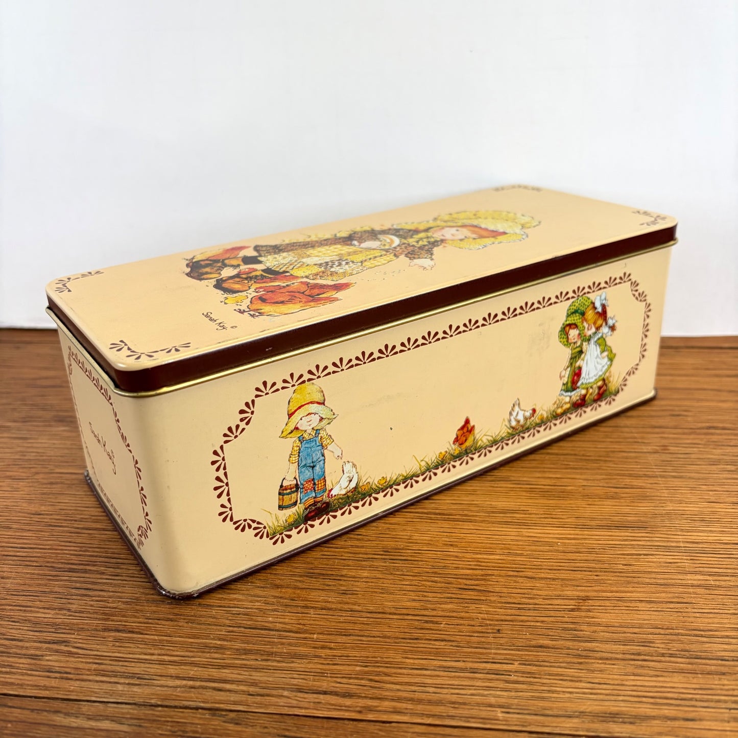 Vintage Sarah Kay blik ontbijtkoek creme