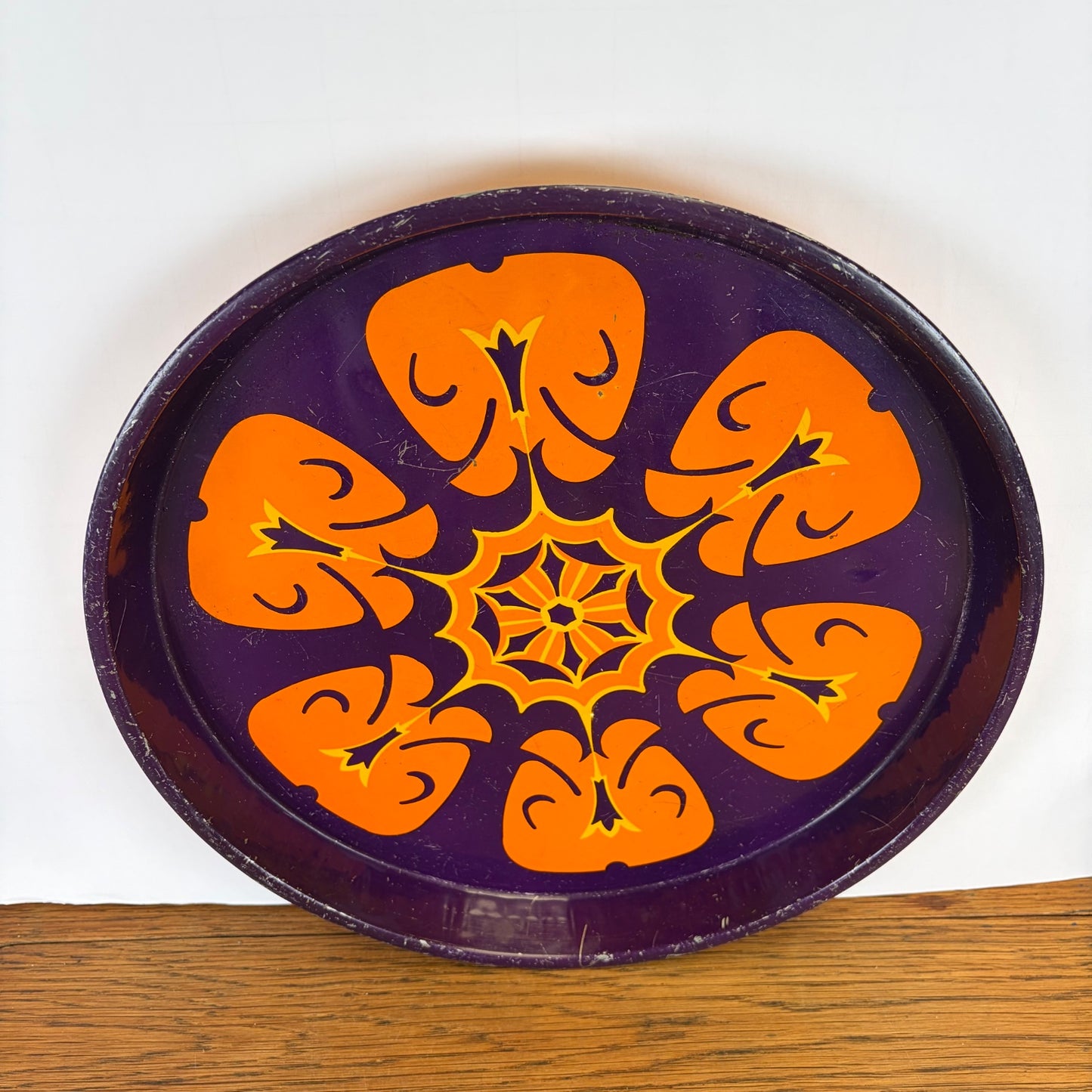 Vintage rond metalen dienblad paars oranje  motief