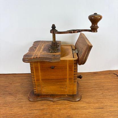 Vintage houten koffiemolen