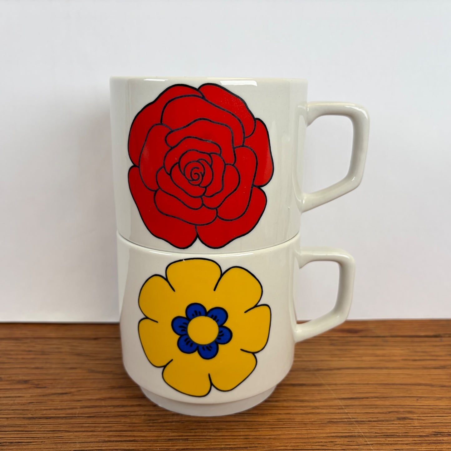 Vintage mokken grote bloemen