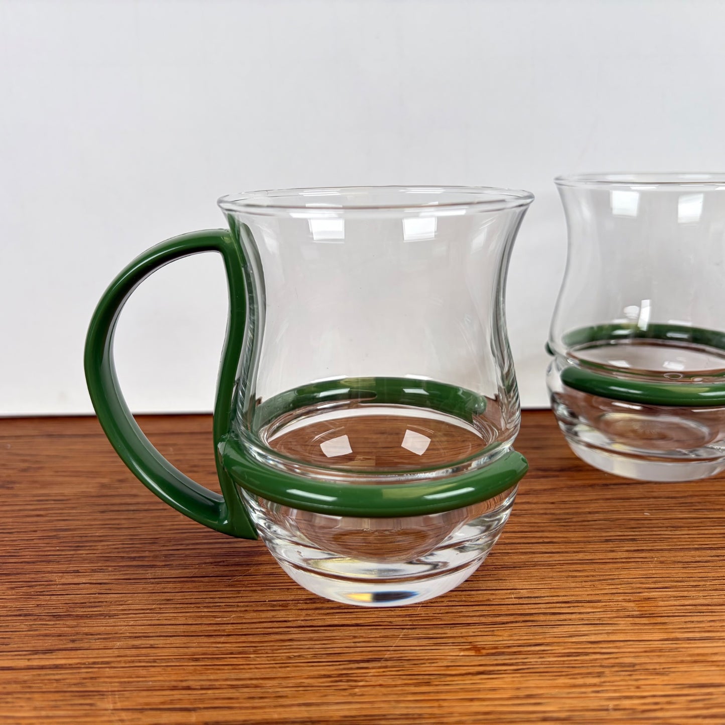 Vintage theeglazen groene houder