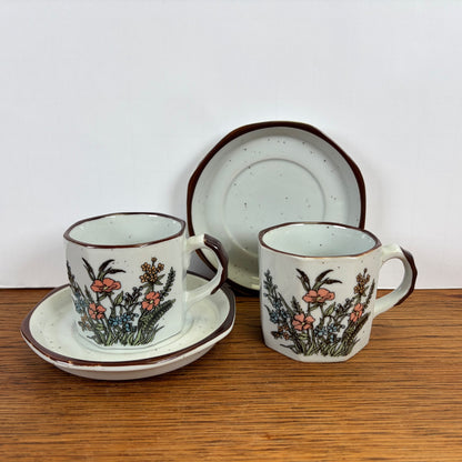 Vintage kop en schotel set wilde bloemen achthoekig
