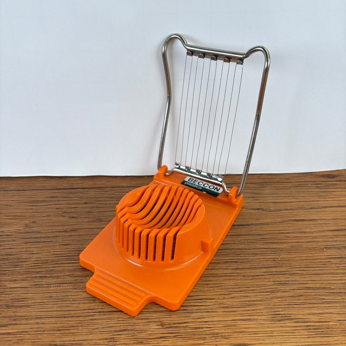 Vintage eiersnijder Beccon Plastics oranje