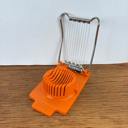 Vintage eiersnijder Beccon Plastics oranje