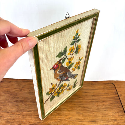 Vintage geborduurd schilderijtje vogel