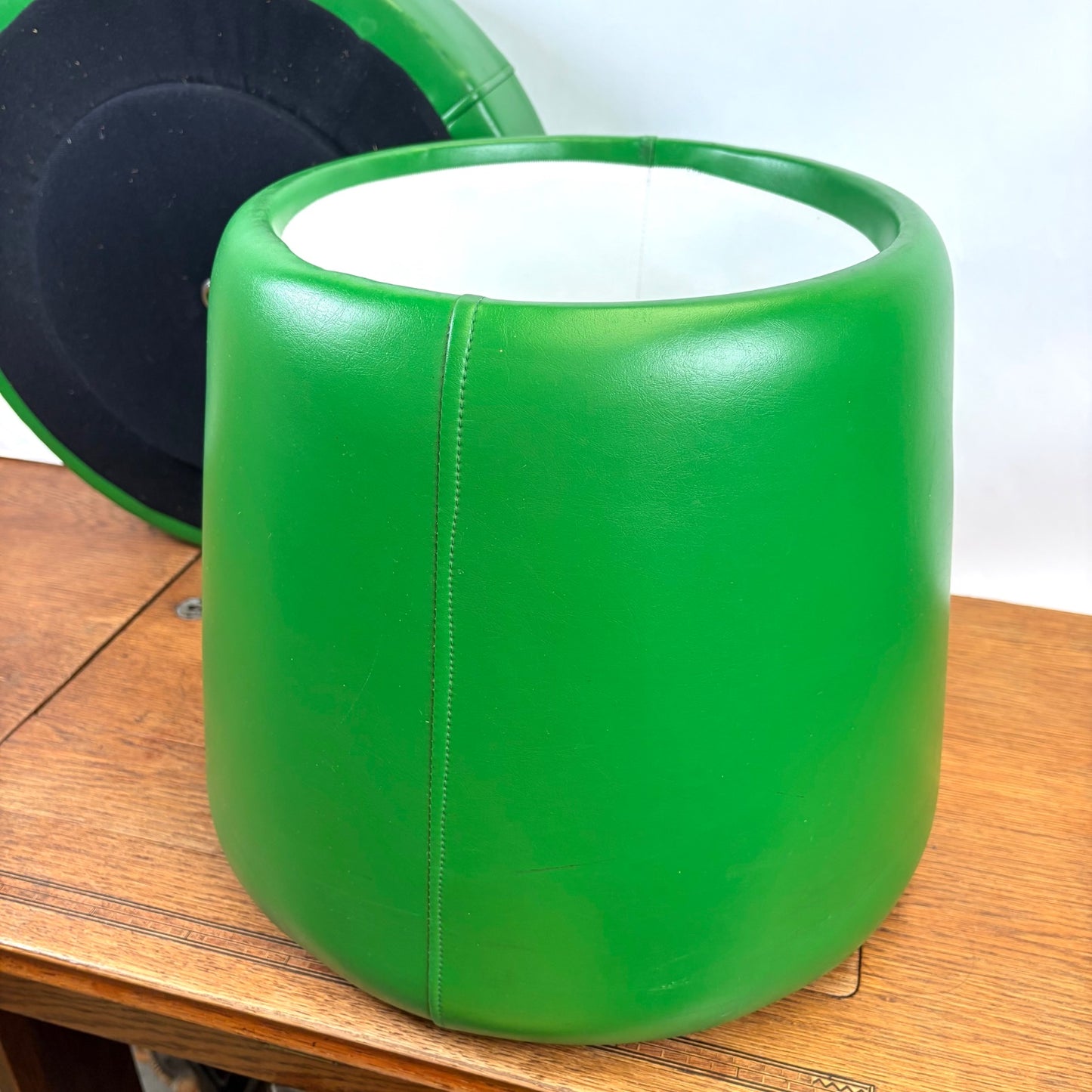 Vintage groene poef met opbergruimte