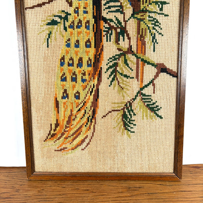 Vintage geborduurd schilderij pauwen