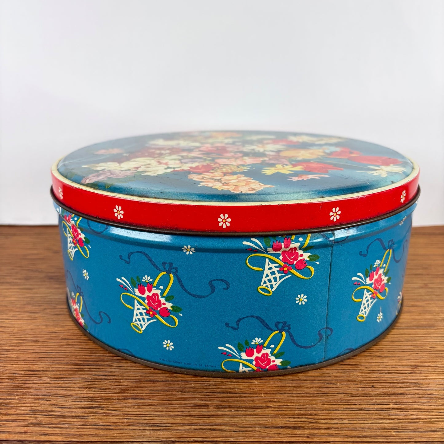 Vintage groot rond bloemenblik
