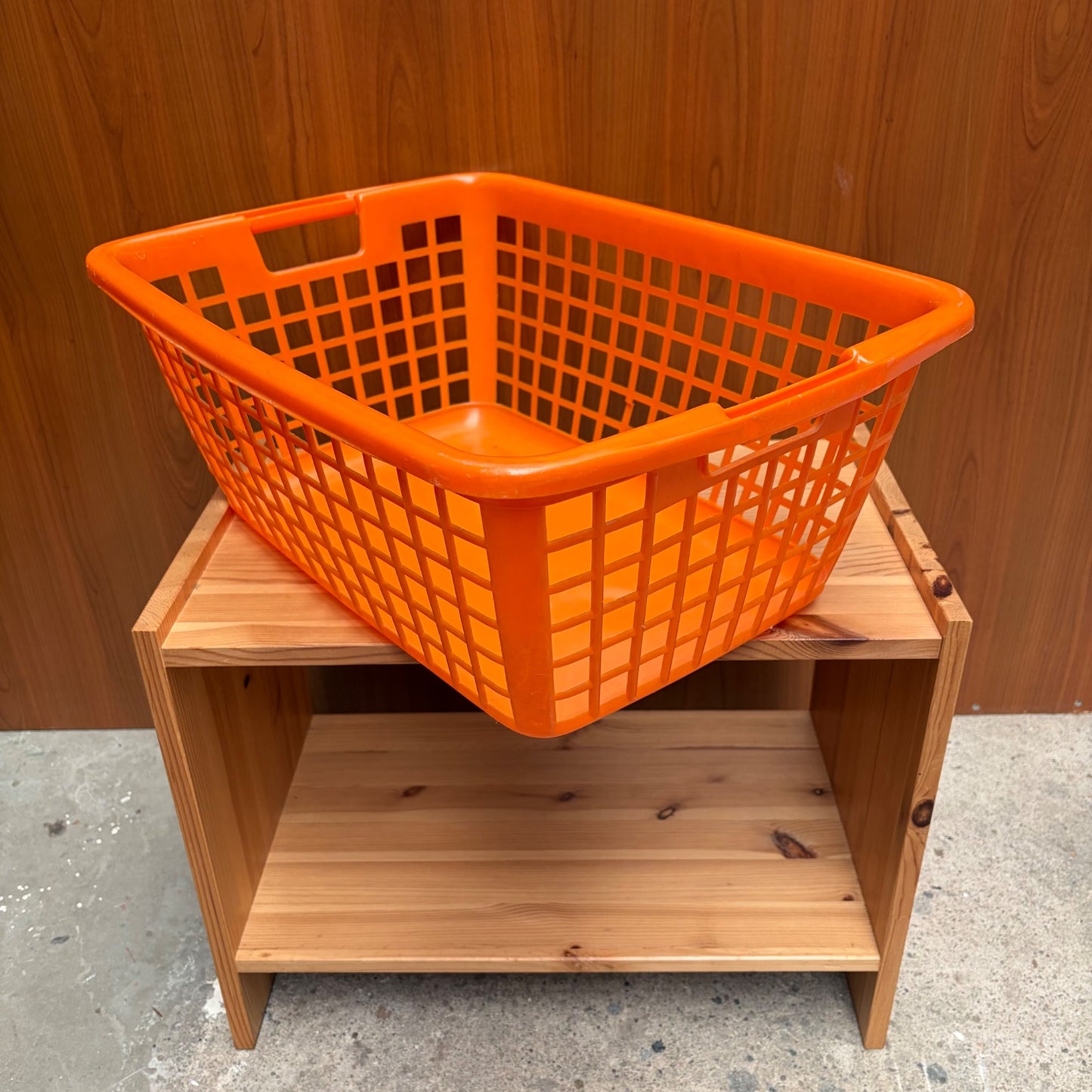 Vintage oranje plastic wasmand Curver