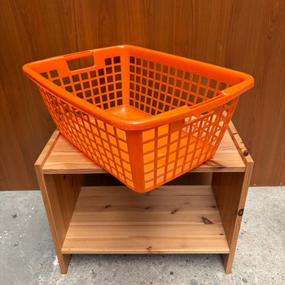 Vintage oranje plastic wasmand Curver