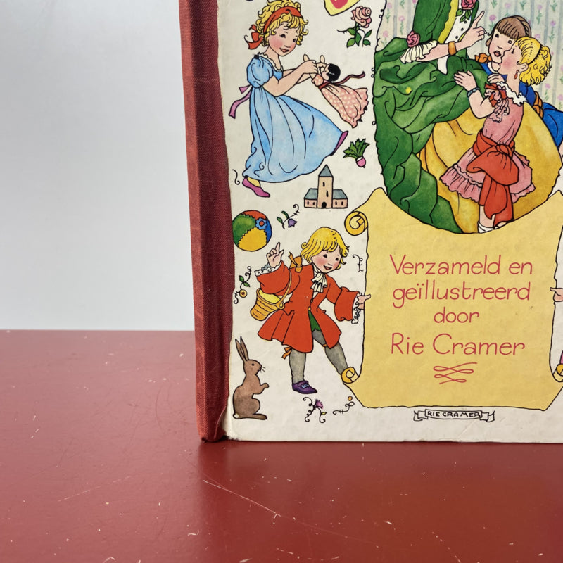 Oude rijmpjes en versjes van Rie Cramer