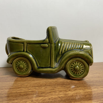 Vintage bloempot groene auto