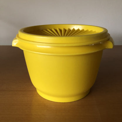 Vintage tupperware bakje geel