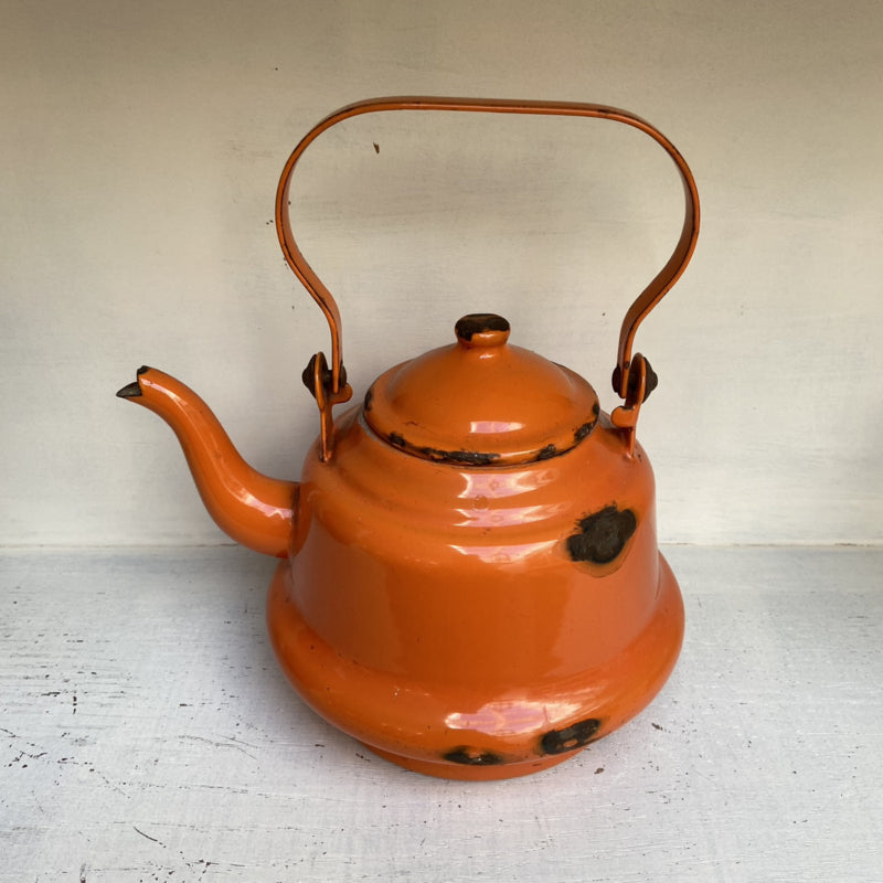 Vintage oranje emaille waterketel