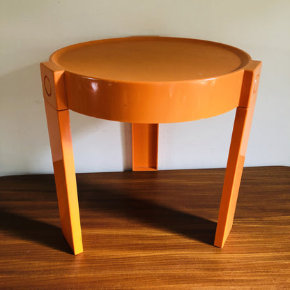 Vintage oranje bijzet tafel