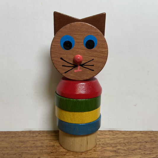 Houten stapel poes