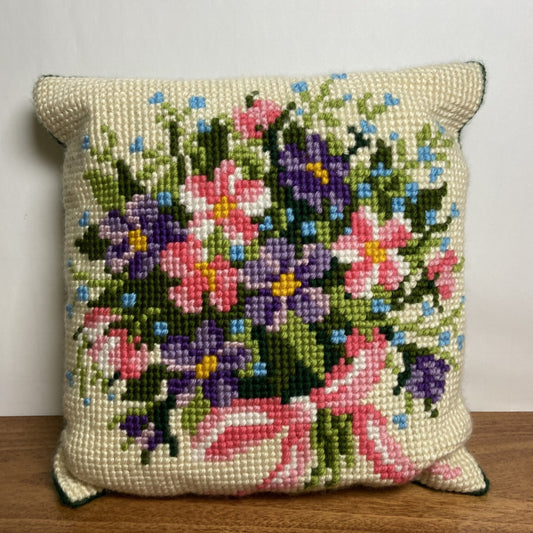 Geborduurd kussen bloemen