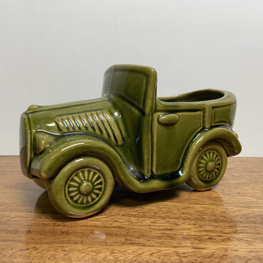 Vintage bloempot groene auto