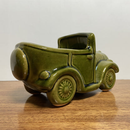 Vintage bloempot groene auto