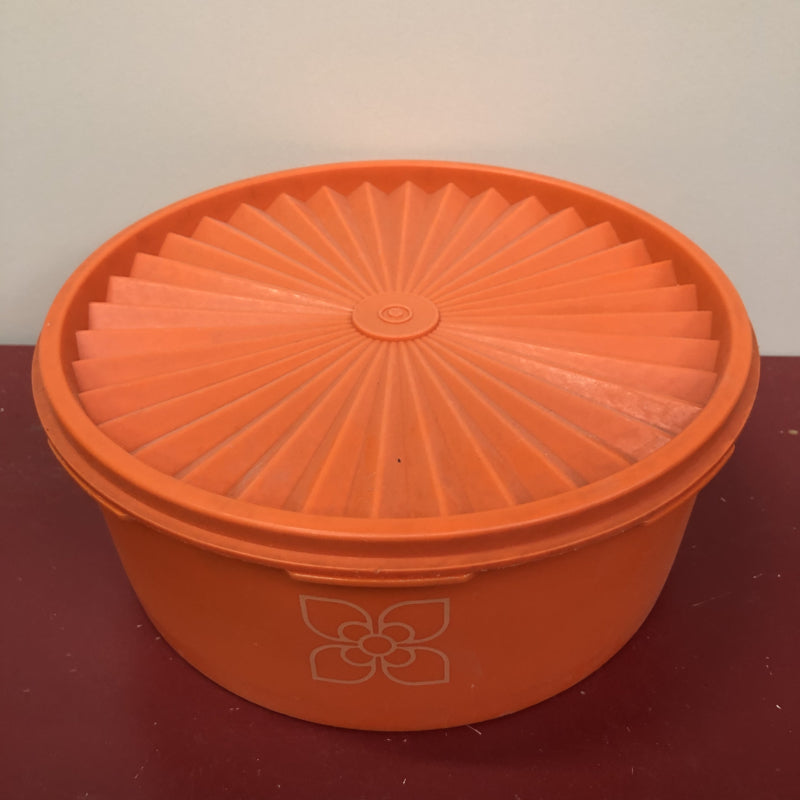 Oranje tupperware bewaardoos bloem