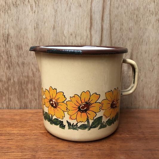 Emaille melkkan met oranje bloemen