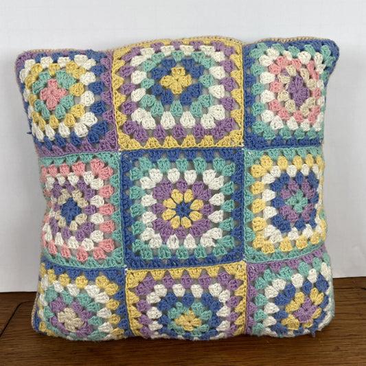 Gehaakt kussen granny square