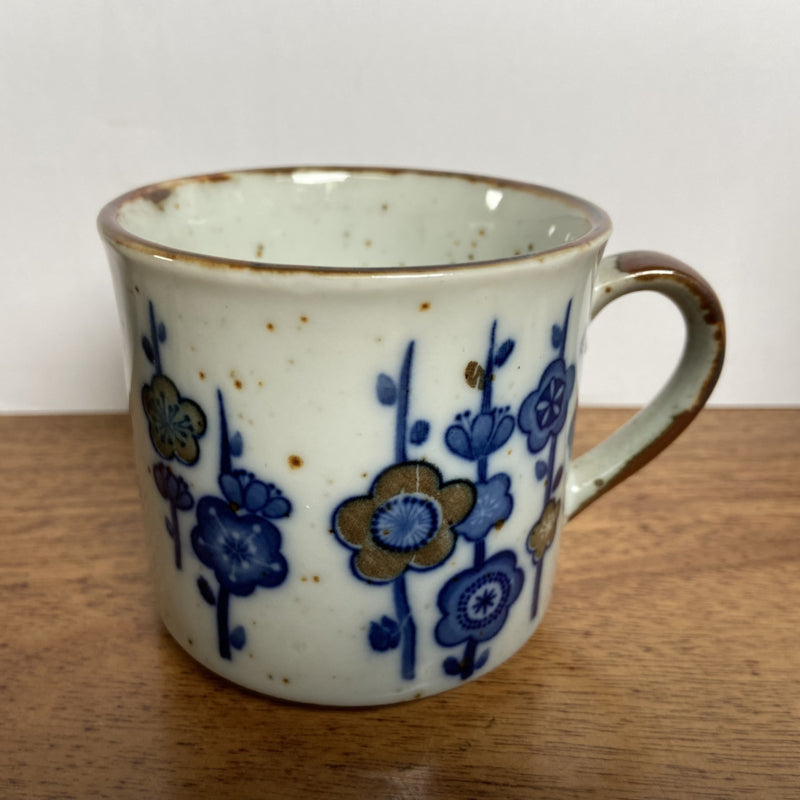 Vintage mokje blauwe bloemen