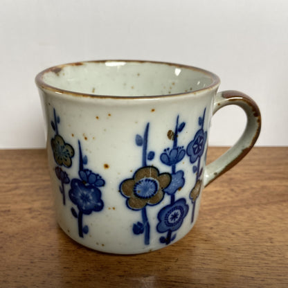 Vintage mokje blauwe bloemen