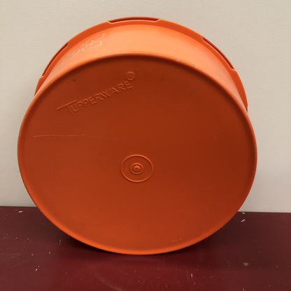 Oranje tupperware bewaardoos bloem